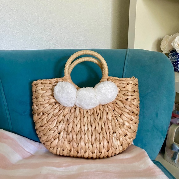 Chic Tan Woven Tote Bag with White Accents - Picture 1 of 3